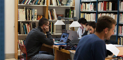 La Médiathèque : ouvrages scientifiques ou managériaux, périodiques, bandes dessinées, etc. la médiathèque du campus