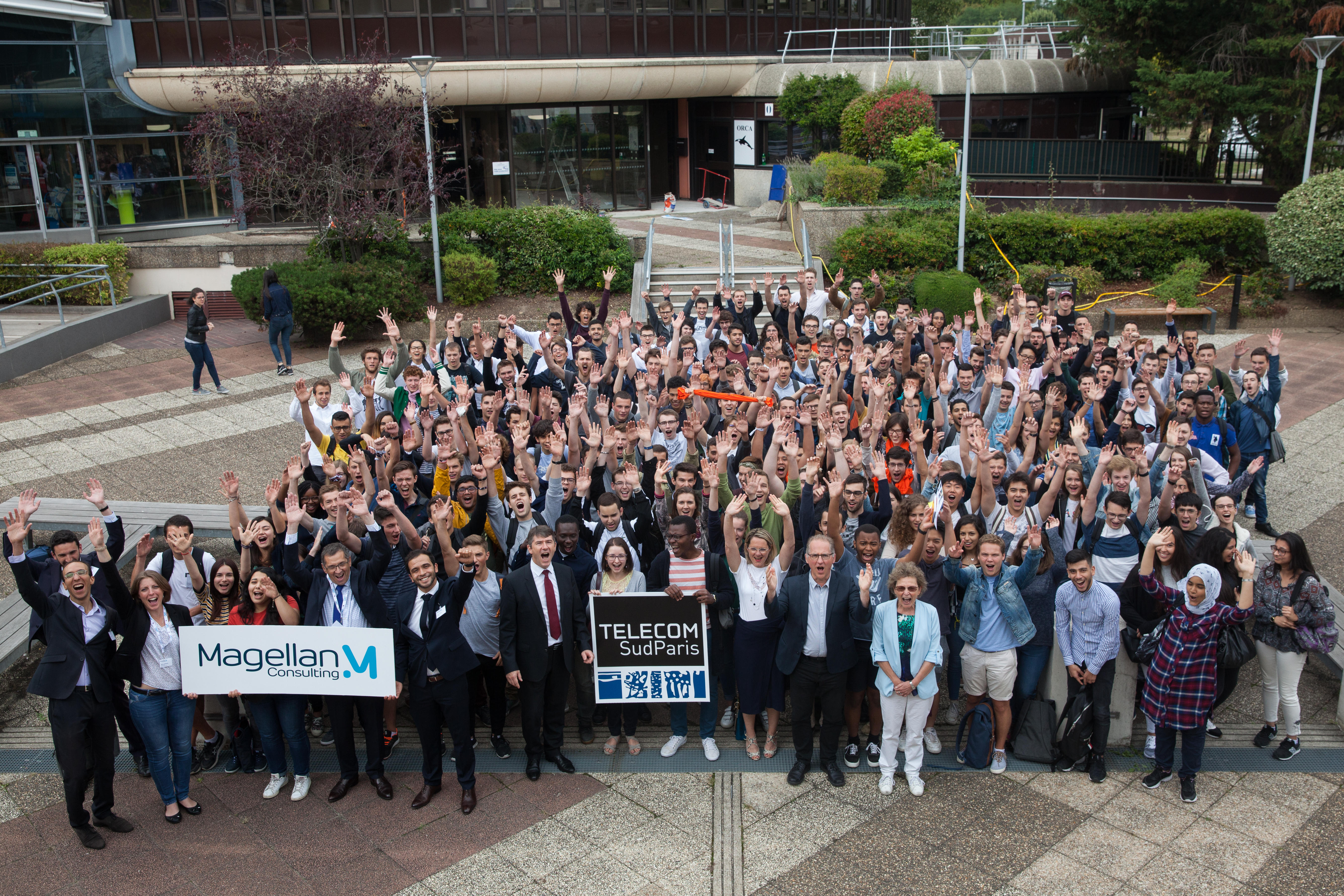 Photo-de-groupe-parrain-promotion-2018-Tlcom-Sudparis-ConvertImage