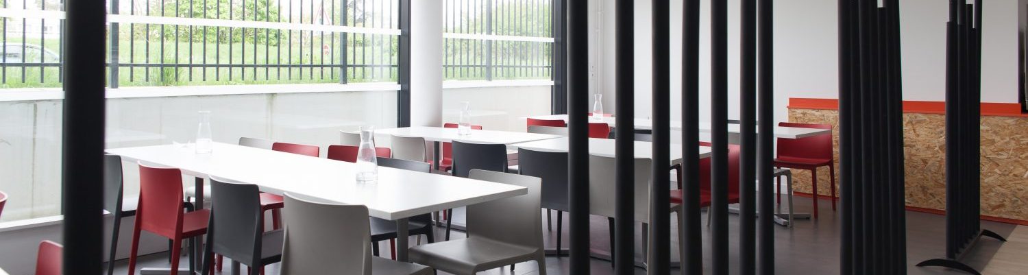 Chaises et tables restaurant Télécom SudParis